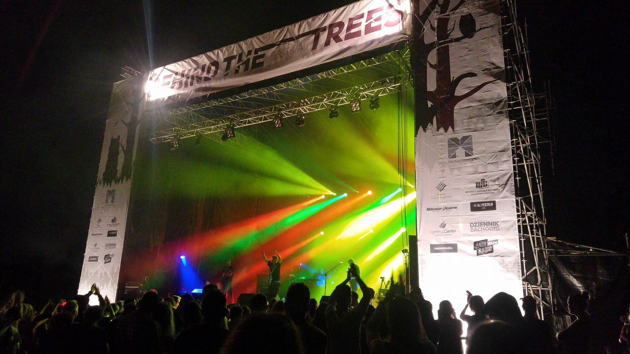 Oprawa graficzna festiwalu "Behind The Trees" 24 02-behind-the-trees-festival-oprawa-graficzna