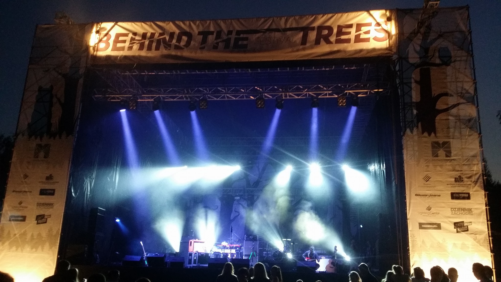 Oprawa graficzna festiwalu "Behind The Trees" 26 14257641_10154504431046624_4968296033874027388_o